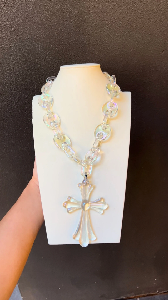 DYNSTY CROSS NECKLACE